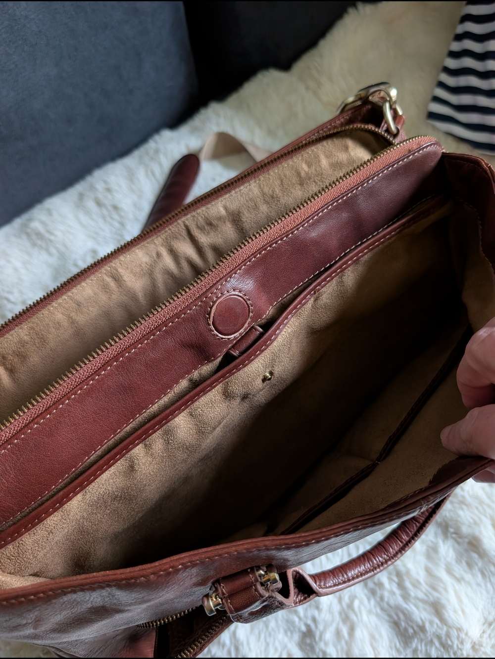 Women's Leather Tote Bag in Brown - Liz Claiborne - Picture 5 of 8